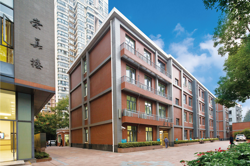校園環境建設應該遵循哪些原則？