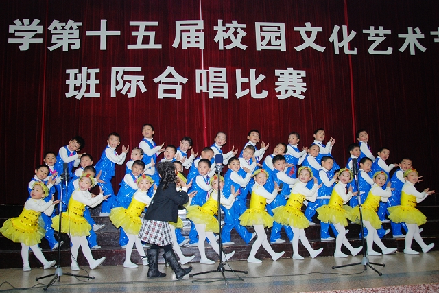 和諧校園文化建設(shè)需要注重軟環(huán)境建設(shè)，堅持以人為本